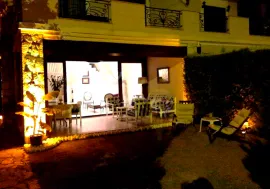 İzmir Alaçatı'da Kiralık Müstakil Havuzlu Villa