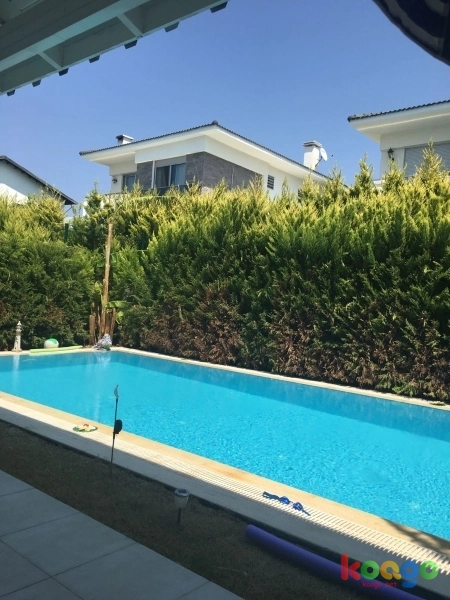 İZMİR ÇEŞME DE KİRALIK HAVUZLU LUX TATİL VİLLASI