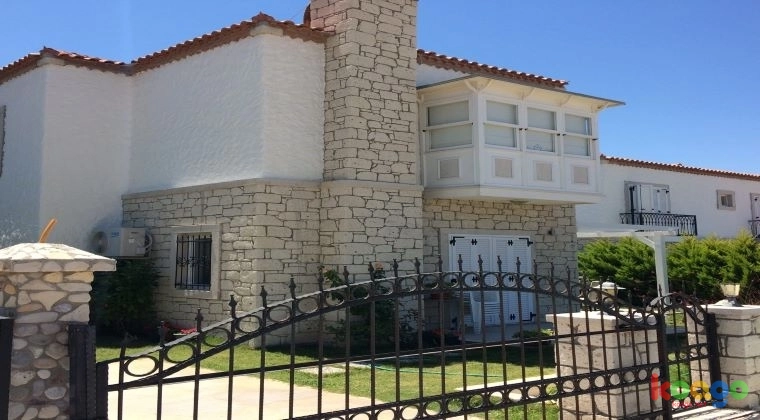 İzmir Çeşme Alaçatı'da haftalık kiralik ozel havuzlu mustakil villa