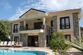 İZMİR ÇEŞMEDE KIRALIK LUKS HAVUZLU VILLA