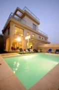 Antalya Konyaaltında lüks  havuzlu kiralık villa