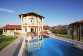 Izmir ceşme alacatı da kiralık lüks havuzlu villa
